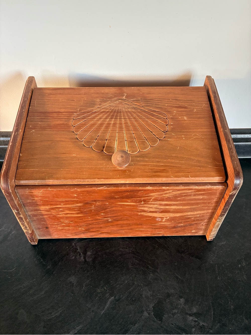 Vintage Cornwall Wooden Bread Storage Box Chest Brown Shell Design 16x10x10"